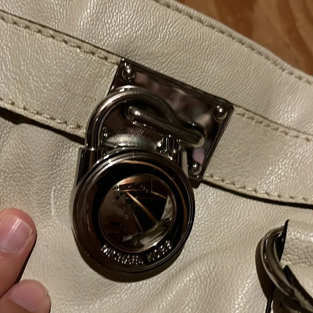 MK purse ! - Picture 4 of 5